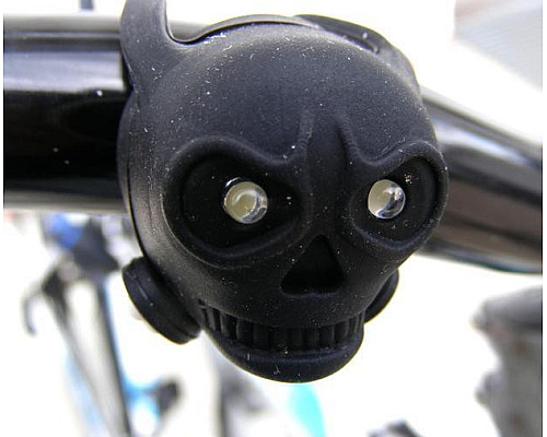 Ліхтар SKULL 2LED  + батарейки