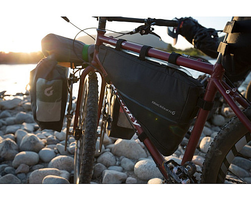 Сумка BLACKBURN OUTPOST FRAME BAG 6.95l водонепроникна L (на блискавці)