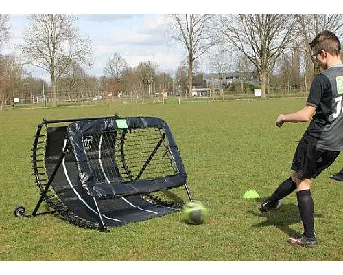 Сітка тренувальна для футболу EXIT Kickback Rebounder 124 х 90 см, чорна