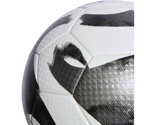 М'яч футбольний Adidas League Artificial HT2423 розмір 5, біло-чорний М'яч футбольний Adidas League Artificial HT2423 розмір 5, біло-чорний