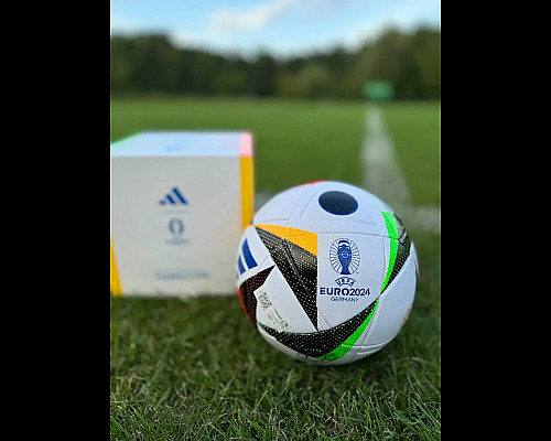 Футбольний м'яч Adidas Fussballliebe Euro 2024 League Box розмір 5, біло-чорний