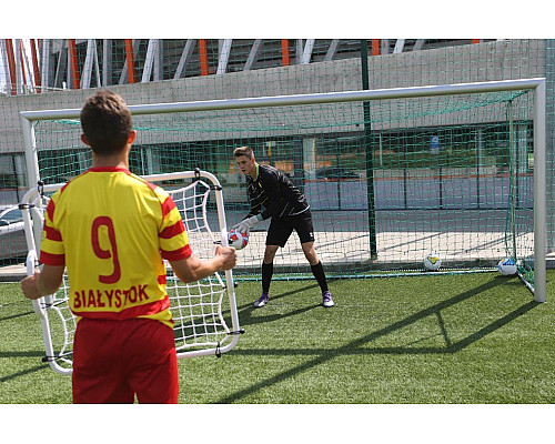 Сітка тренувальна для футболу Yakimasport Rebounder 80 x 80 см, біло-червона