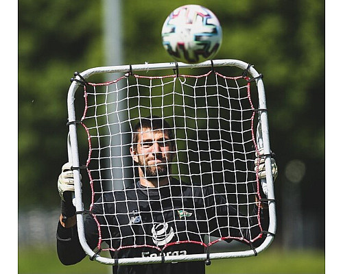 Сітка тренувальна для футболу Yakimasport Rebounder 80 x 80 см, біло-червона