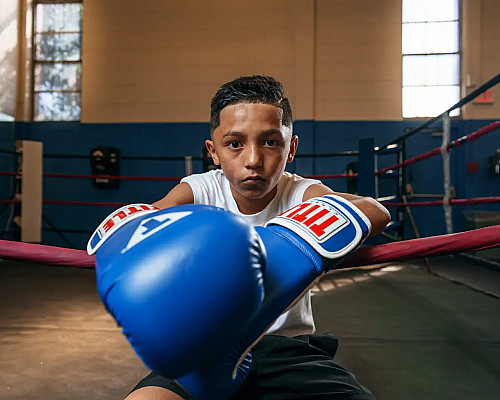 Рукавички боксерські з капою TITLE Classic Pro Style 3.0 розмір 14 унцій, синьо-білі