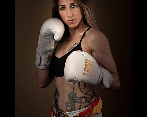 Рукавички боксерські з капою Leone GN059W розмір 14 унцій, біло-золотисті