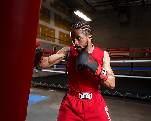 Рукавички боксерські з бинтами TITLE Boxing Guts and Glory розмір 10 унцій, чорно-червоні