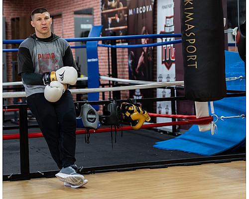 Рукавички боксерські Yakimasport LION розмір 12 унцій, чорно-білі