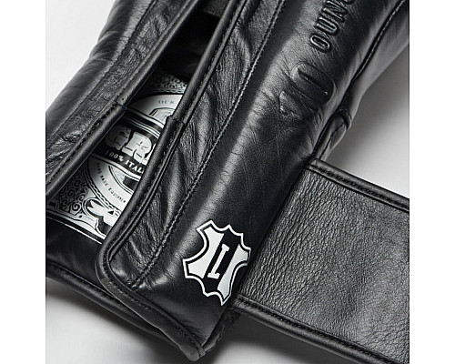 Рукавчики боксеріські Leone Greatest 18 унцій, чорно-білі