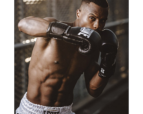 Рукавчики боксеріські Leone Greatest 18 унцій, чорно-білі