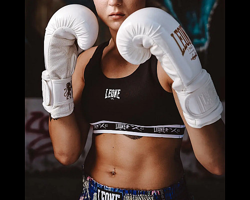 Рукавички боксерські з капою Leone GN059W розмір 16 унцій, біло-золотисті