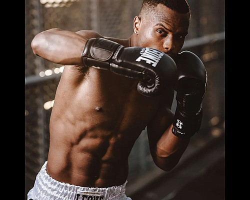 Рукавички боксерські з бинтами Leone GN111 THE GREATEST розмір 14 унцій, чорні