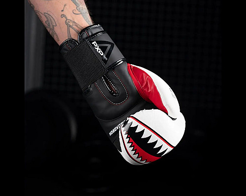 Рукавички боксерські з капою Phantom Fight Squad 16 унцій, білі