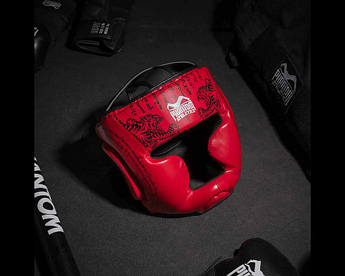 Шолом боксерський закритий з капою Phantom Muay Thai розмір універсальний, червоний