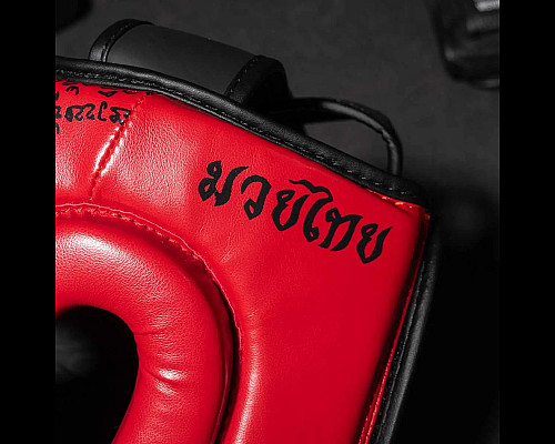 Шолом боксерський закритий з капою Phantom Muay Thai розмір універсальний, червоний