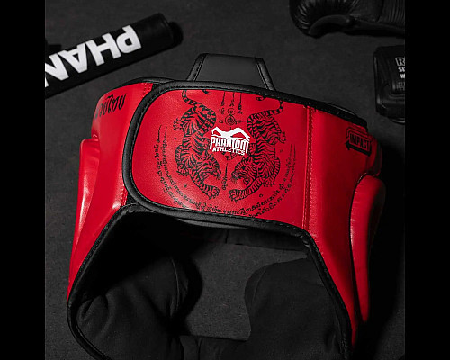 Шолом боксерський закритий з капою Phantom Muay Thai розмір універсальний, червоний