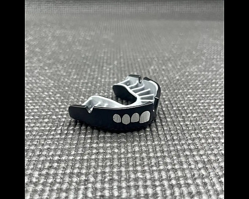 Капа боксерська доросла OPRO Grillz Silver від 11 років чорно-срібляста
