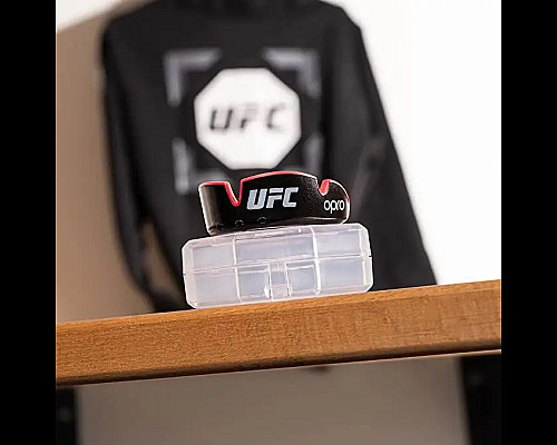Капа боксерська дитяча OPRO Silver UFC Hologram до 10 років чорно-червона