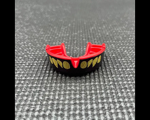 Капа боксерська доросла OPRO Gold JAWS від 11 років чорно-червона