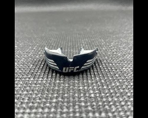 Капа боксерська доросла OPRO Instant Custom-Fit UFC від 11 років чорно-срібляста