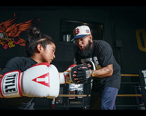 Лапи боксерські TITLE Boxing Gel Tech 2.0 чорні