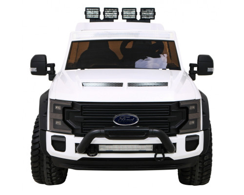 Автомобіль Ford Super Duty White