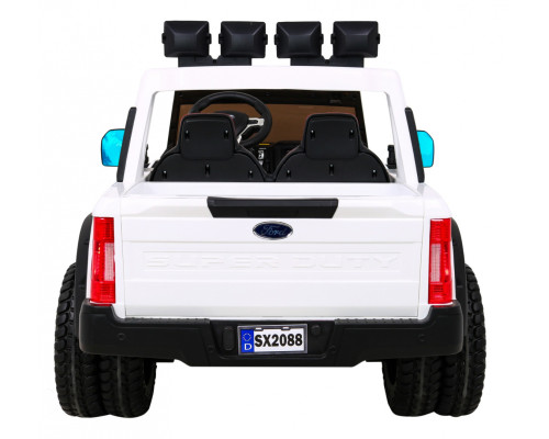 Автомобіль Ford Super Duty White