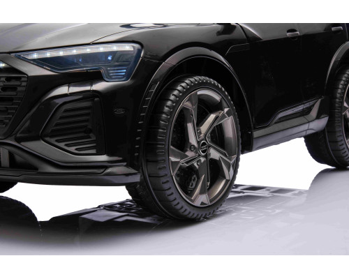 Автомобіль Audi SQ8 Black