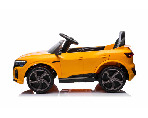 Автомобіль Audi SQ8 Yellow