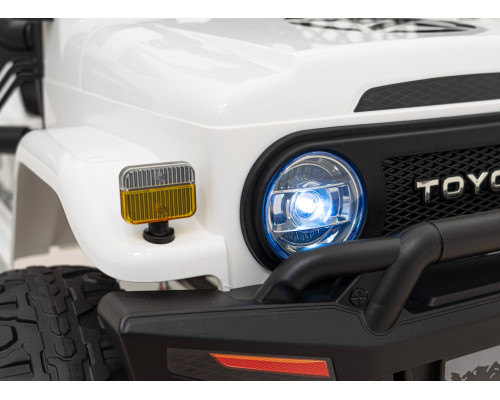 Toyota FJ Cruiser для дітей білий + пульт дистанційного керування + повний привід + LED аудіо + EVA + Free Start