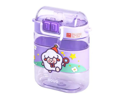 Дитяча пляшка для води Yiwu Magic Lamb 560 мл з ремінцем, фіолетова Дитяча пляшка для води Yiwu Magic Lamb 560 мл з ремінцем, фіолетова