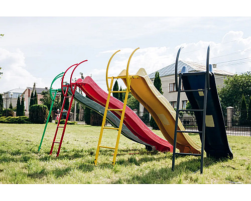 Дитяча гірка KBT з металевою драбиною, 300 х 150 см - різнокольорова