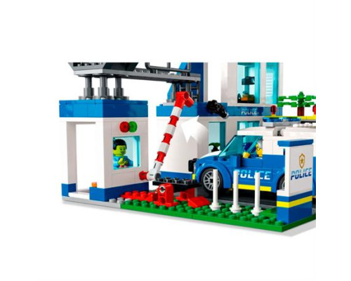 Конструктор LEGO City Police Поліцейська дільниця 668 ел. (60316)