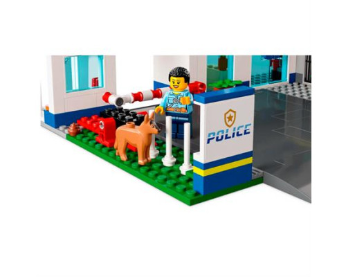 Конструктор LEGO City Police Поліцейська дільниця 668 ел. (60316)