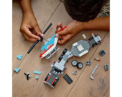 Конструктор LEGO Creator Бортова вантажівка з гелікоптером 270 деталей (31146)