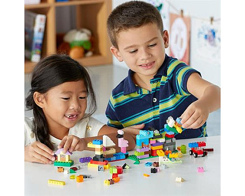 Конструктор LEGO Classic Валізка для творчості 213 деталей (10713)