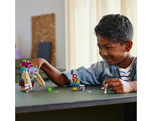 Конструктор LEGO Minecraft Схватка с пожирателем 420 ел. (21257) Конструктор LEGO Minecraft Схватка с пожирателем 420 ел. (21257)
