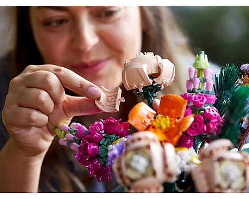 Конструктор LEGO Creator Expert Букет квітів 756 деталей (10280) Конструктор LEGO Creator Expert Букет квітів 756 деталей (10280)