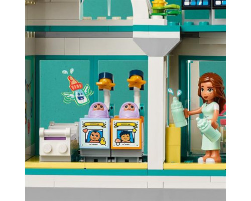 Конструктор LEGO Friends Лікарня в Хартлейк-Сіті 1045 ел. (42621)