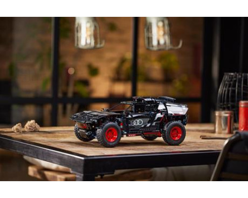 Конструктор LEGO Technic Audi RS Q e-tron 914 ел. (42160)