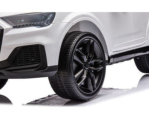 Дитяча акумуляторна машинка Audi Q7 NEW LIFT Біла Дитяча акумуляторна машинка Audi Q7 NEW LIFT Біла