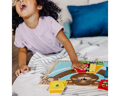Бізіборд Spin Master Ведмедик з застібками Melissa and Doug